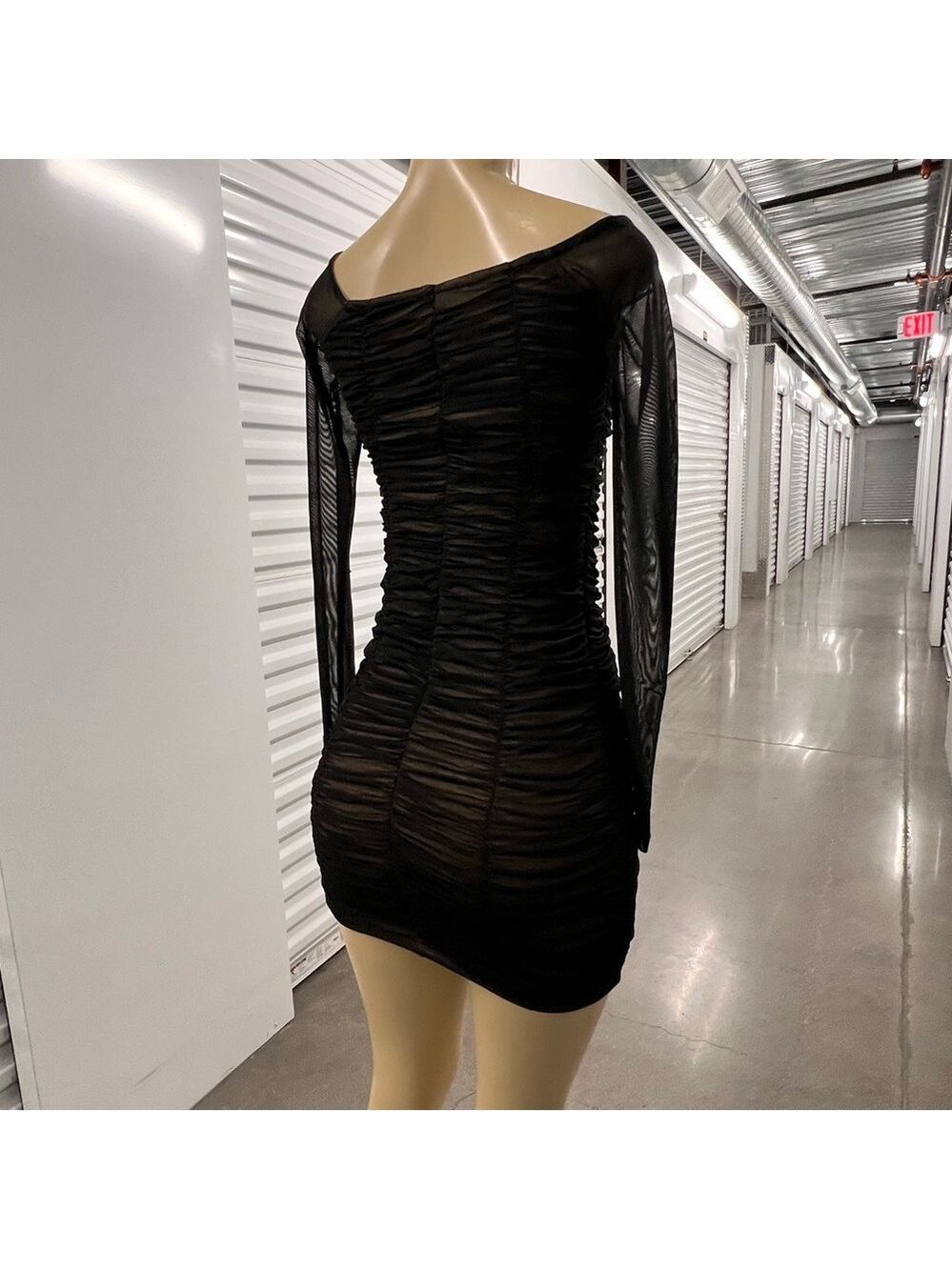 NWT $129 GOOD AMERICAN
Ruched Off-shoulder Mini Dress in Mesh -Small - Picture 7 of 13